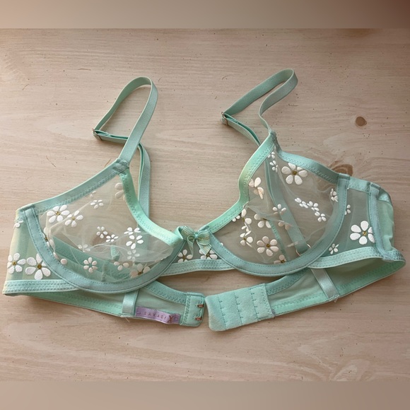 Savage X Fenty Sheer Daisy Puff Bra size 34A - Picture 1 of 2